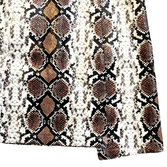 Mod On Trend Faux Leather Animal Print Mini Skirt  Size Medium - Picture 3 of 8